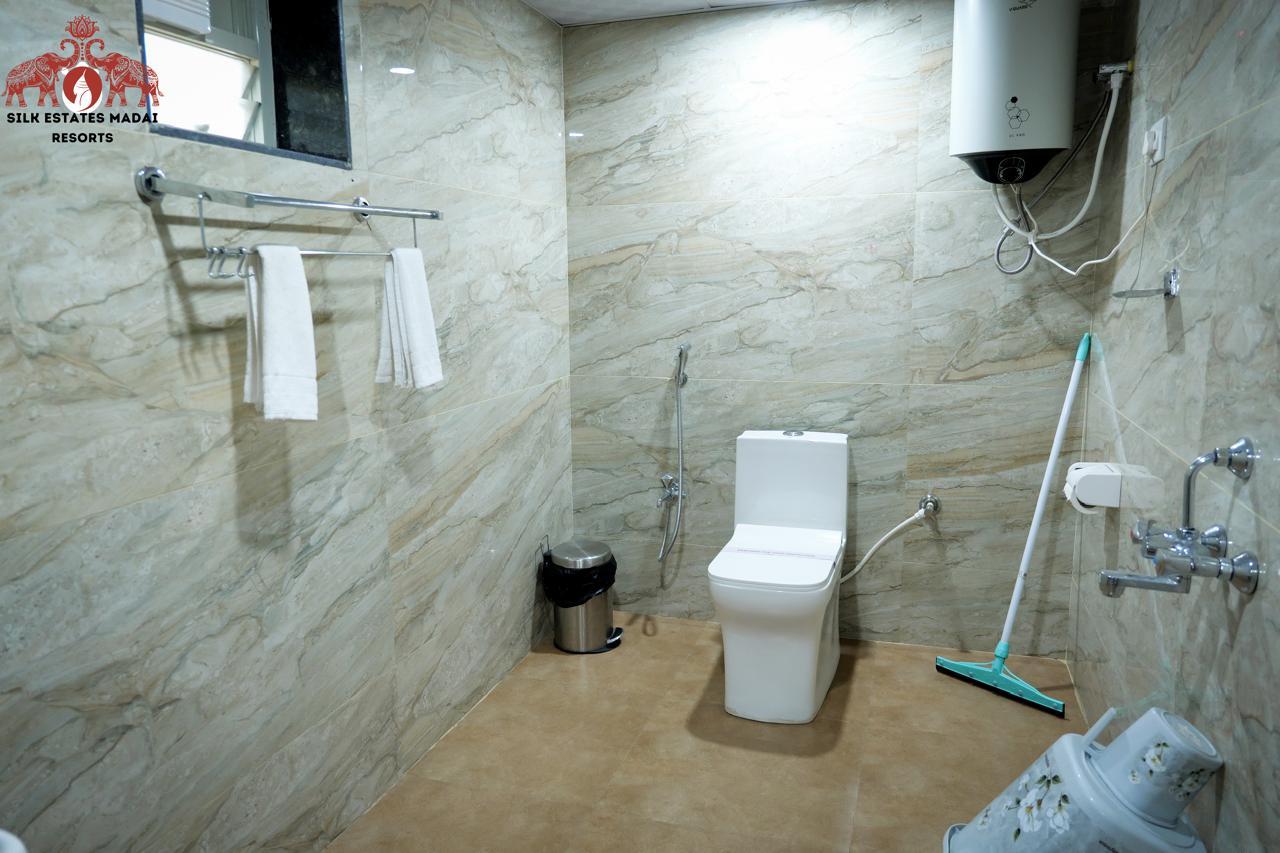 Silk Estates gallery frame 11