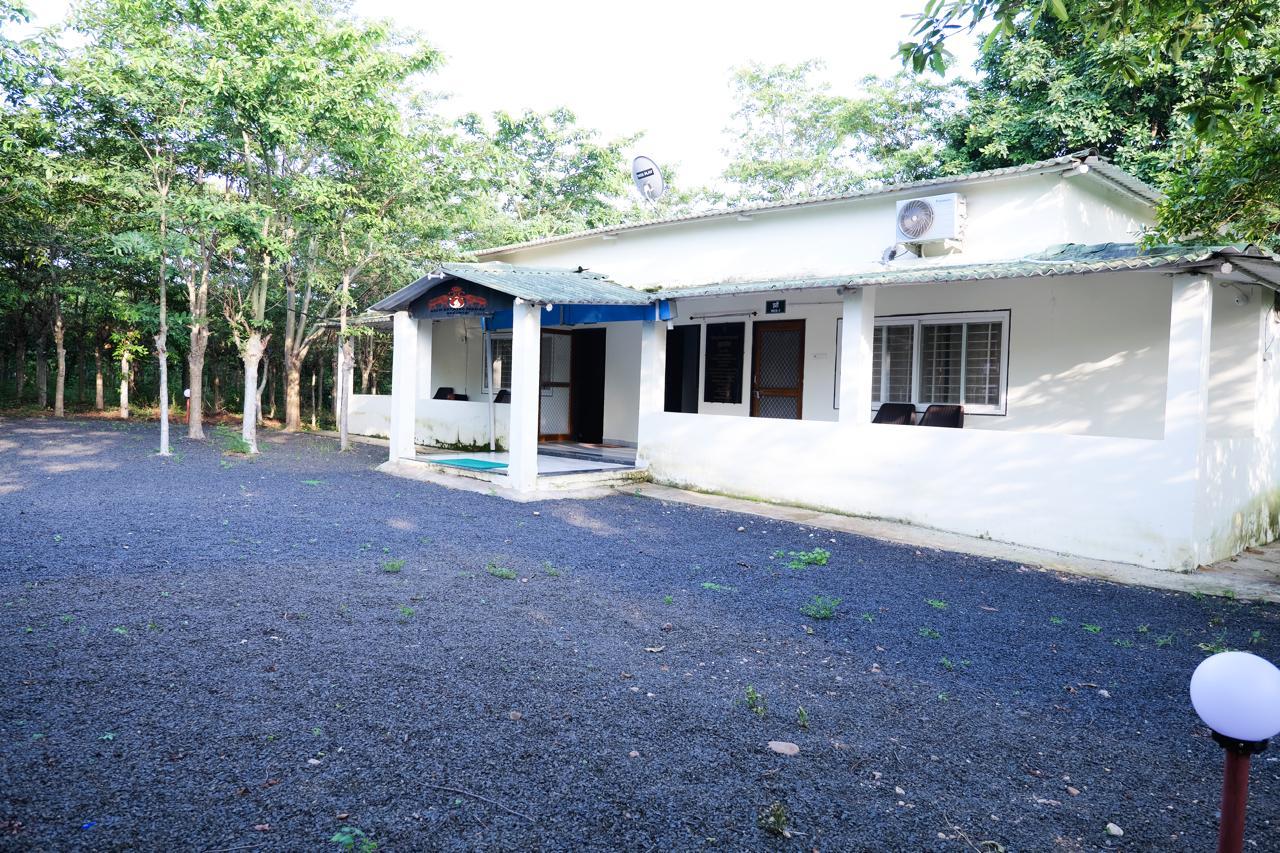 Silk Estates gallery frame 13