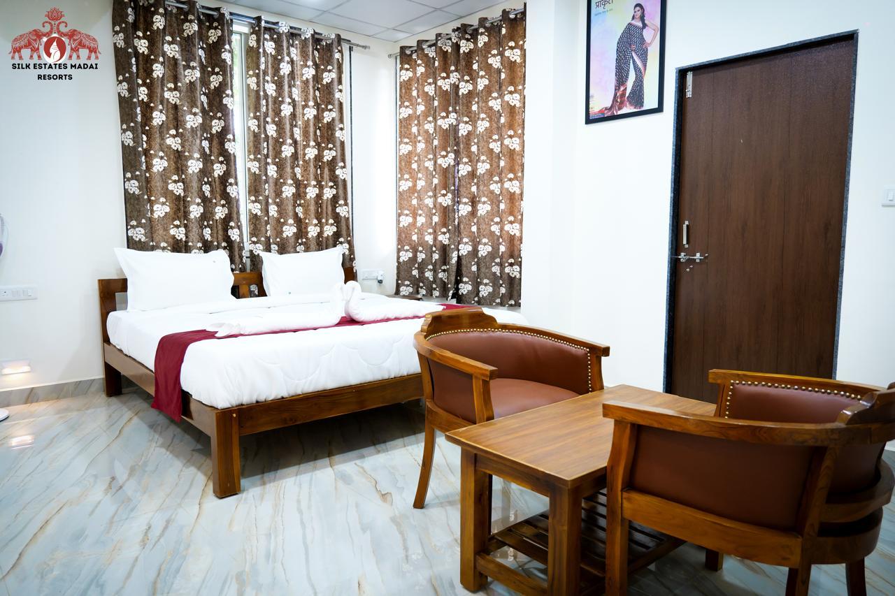 Silk Estates gallery frame 24