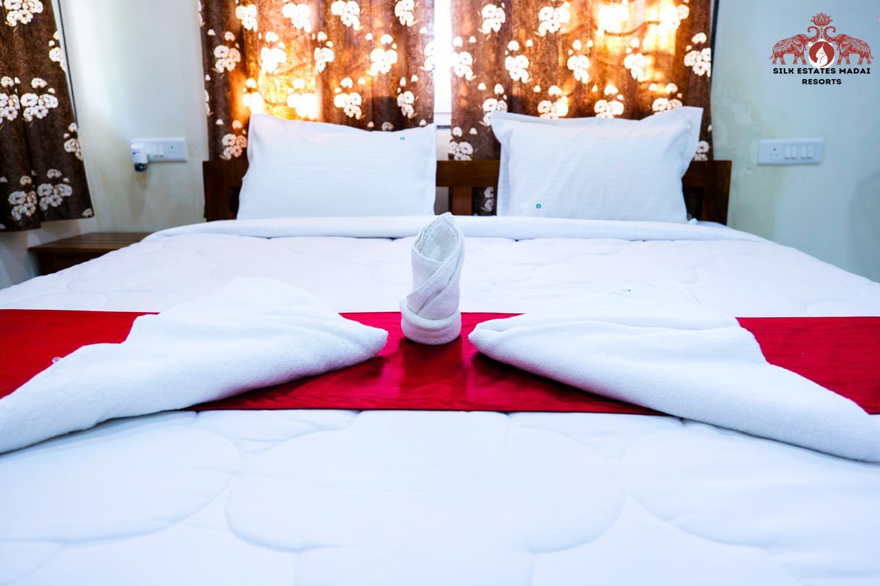 Silk Estates gallery frame 25