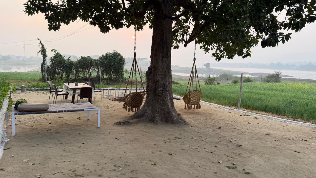 Silk Estates gallery frame 41